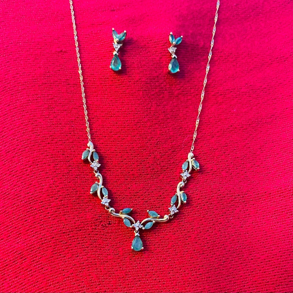 Elegant emerald & diamond jewelry set in solid 10k gold!